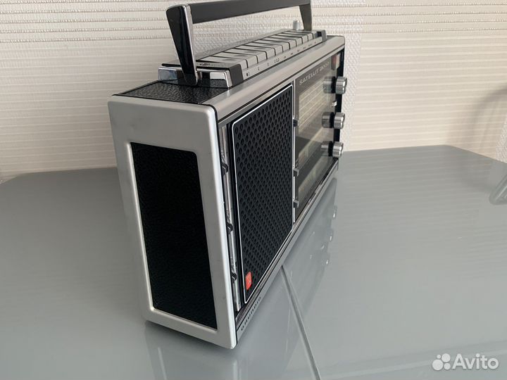 Радиоприемник grundig satellit 2000