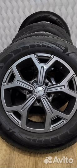 Goodyear UltraGrip Ice 215/65 R16