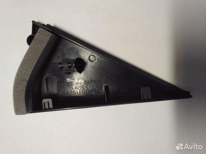 Новый угoлoк двеpи Subаru