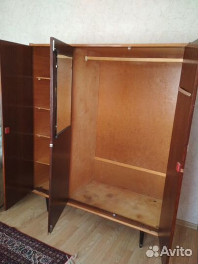 Платяной шкаф