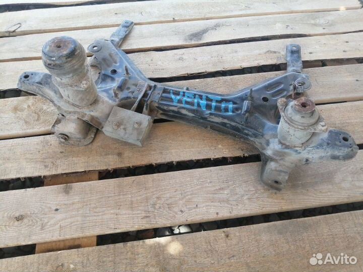 Подрамник передний Volkswagen Vento седан ABU 1993