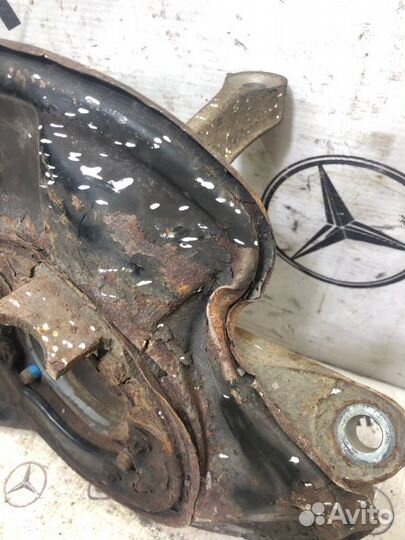 Кулак задний правый Mercdes W221 W216