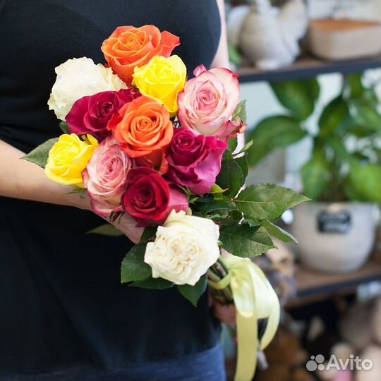 Букет разноцветных роз, Эквадор, 70см 35 шт