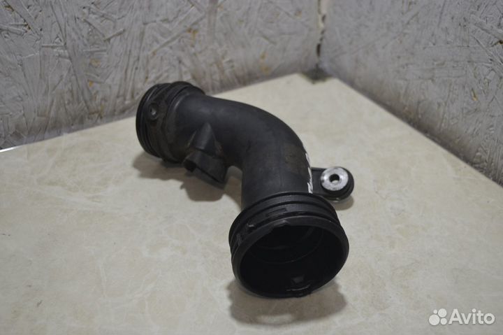 Патрубок интеркулера правый Volkswagen Touareg