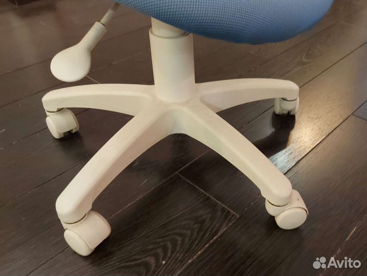 Компьютерное кресло для школьника