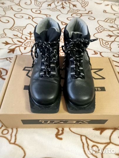 Лыжные ботинки