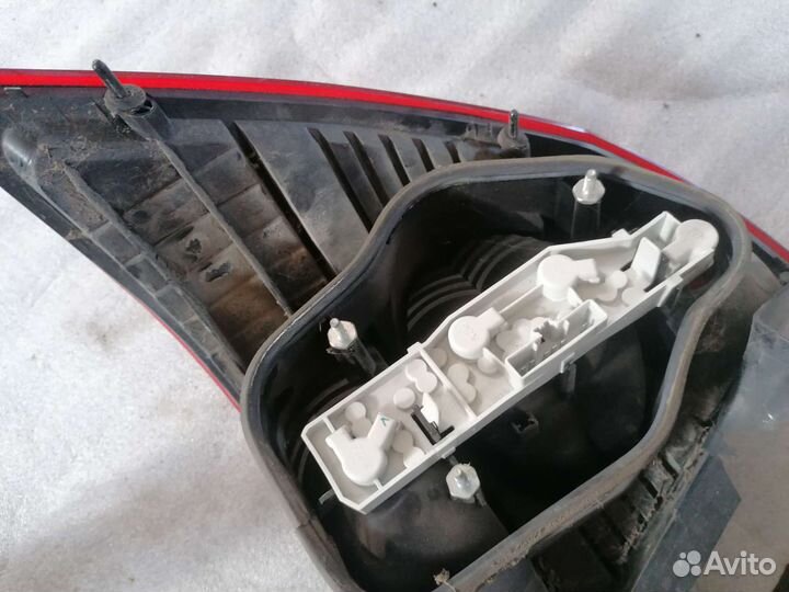 Фонарь задний Ford Focus 2 дефект