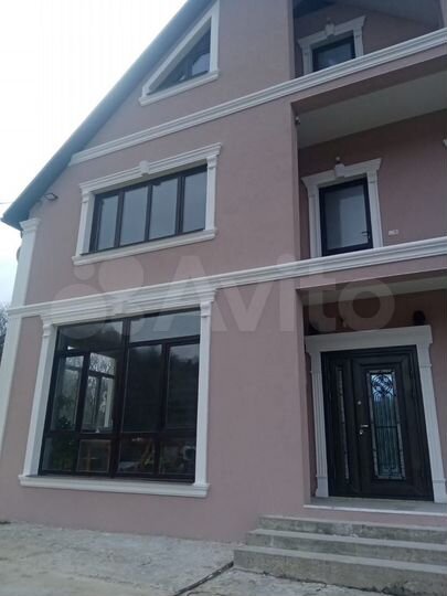 Коттедж 261 м² на участке 11,1 сот.