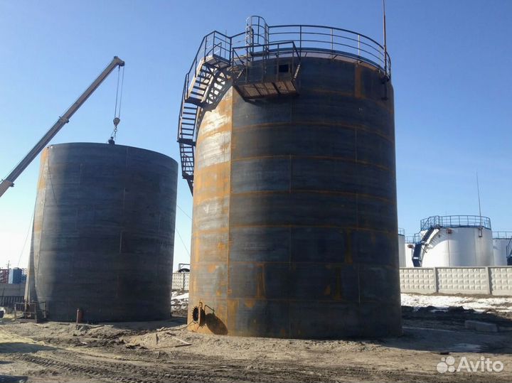 Силос и емкость для жидких сред