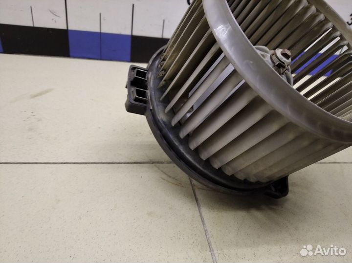 Б/У Б/У Моторчик отопителя 8710360220 toyota