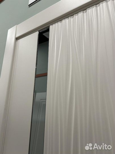 Межкомнатные двери с зеркальной вставкой