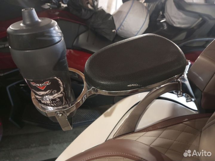 Подлокотники пассажира на Victory Vision