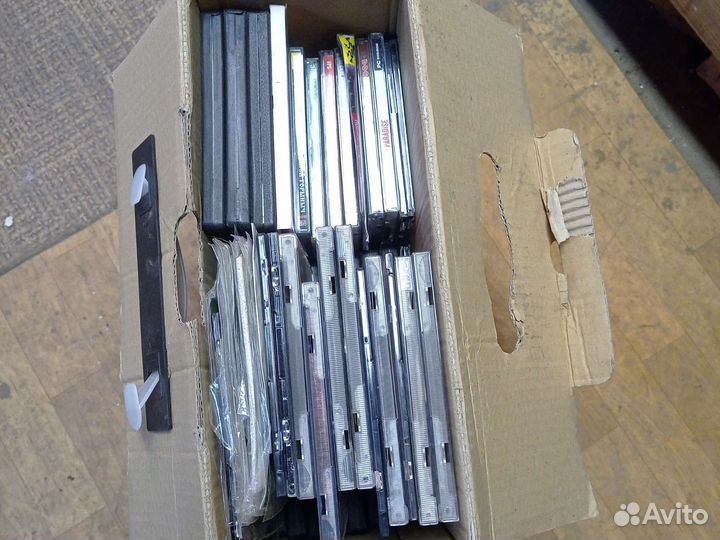 Диски фильмы и игры и музыка