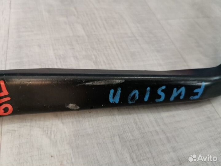 Поводок стеклоочистителя передний правый Ford