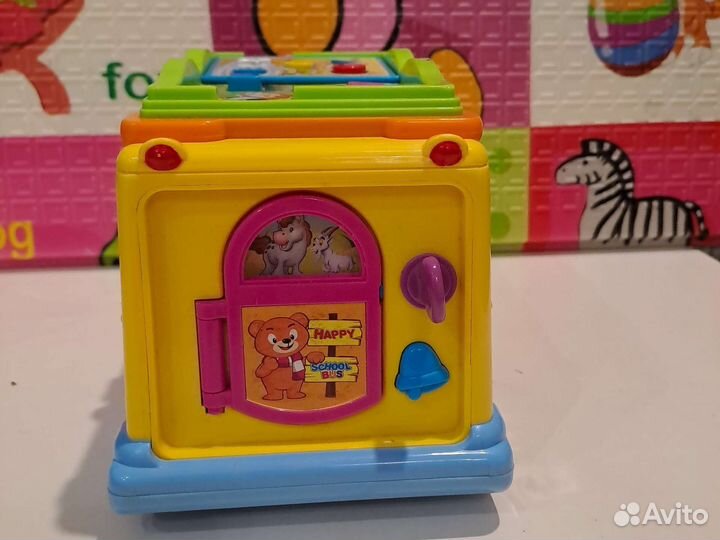 Игрушка желтый автобус