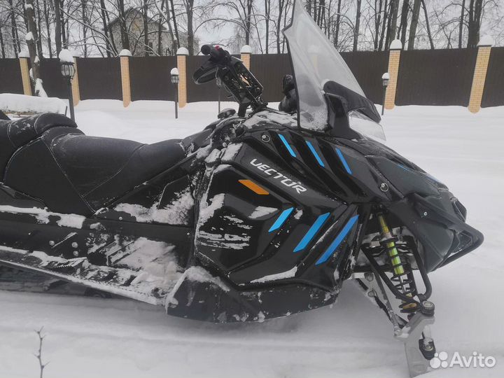 RM vector 551i Снегоход Б/У