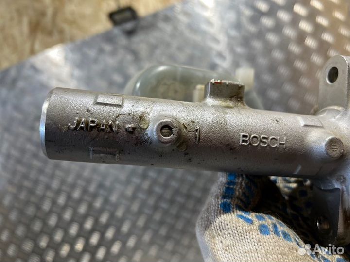 Главный тормозной цилиндр Mitsubishi Lancer 9