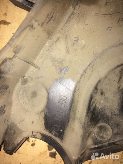 Крышка боковая 06F109124