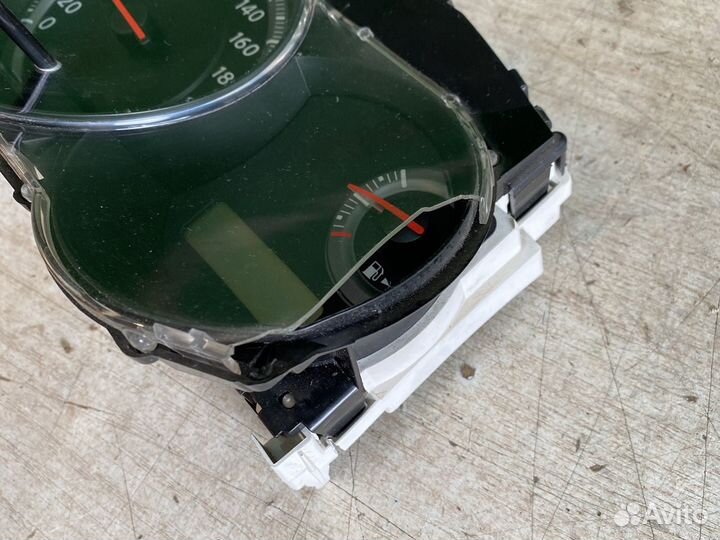 Nissan Tiida 4D 1.6 мт Щиток приборов б/у