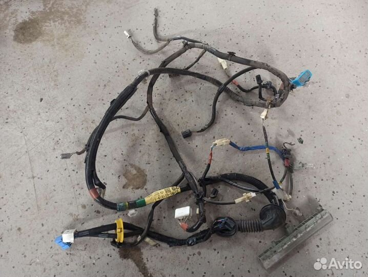 Проводка крышки багажника Toyota Land Cruiser 200