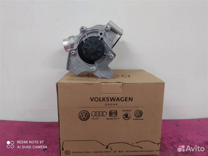 Помпа водяной насос Audi A3 Yeti 1,8 06H121026AG