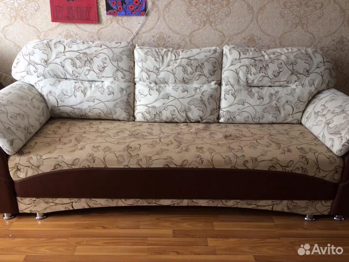 Диван с двумя креслами