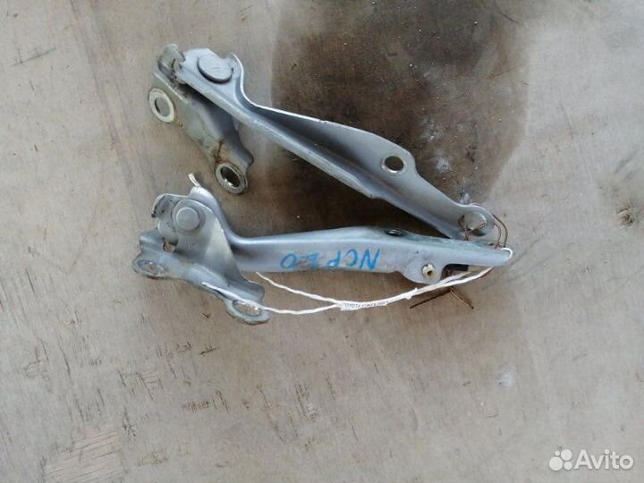 Петля капота Toyota Funcargo NCP20