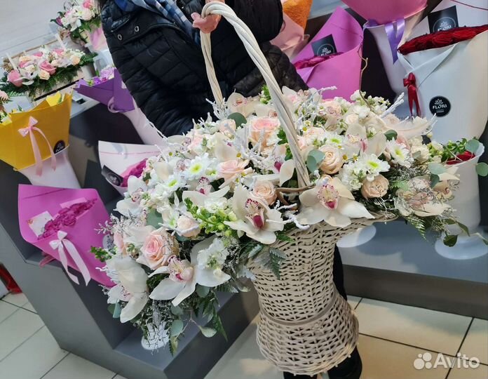 Корзина с орхидеями