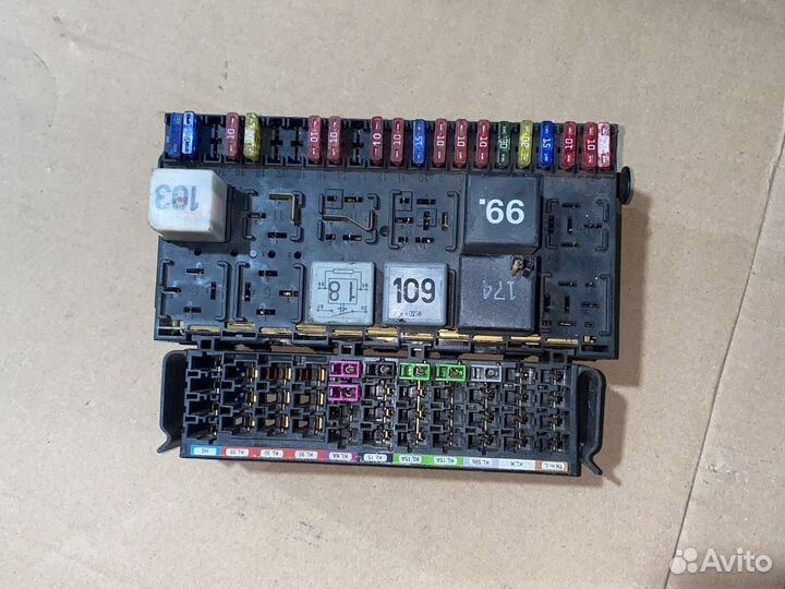 Блок предохранителей VW Transporter T4