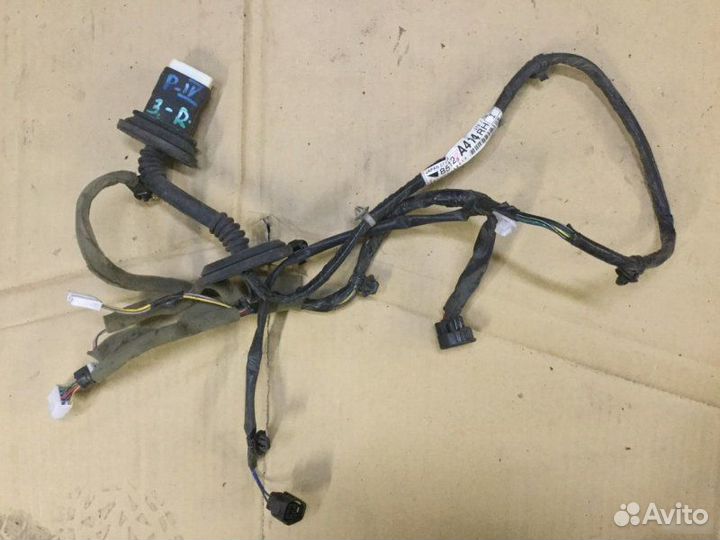 Проводка (коса) двери задней Mitsubishi Pajero V8