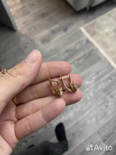 Золотые серьги