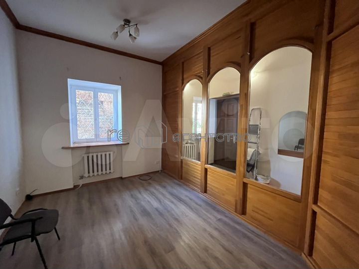 В центре на 1-м этаже