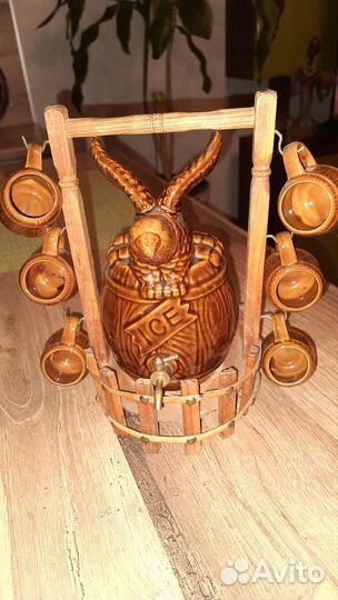 Керамический бочонок с кружками для коньяка, вина