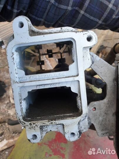 Кронштейн усилителя переднего бампера Ауди А8 Д4