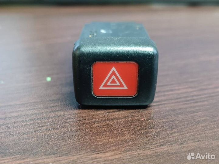 Кнопка аварийной сигнализации Mitsubishi рест