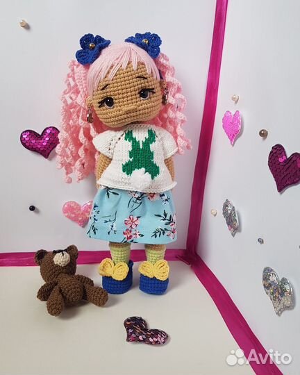 Вязаная игрушка кукла