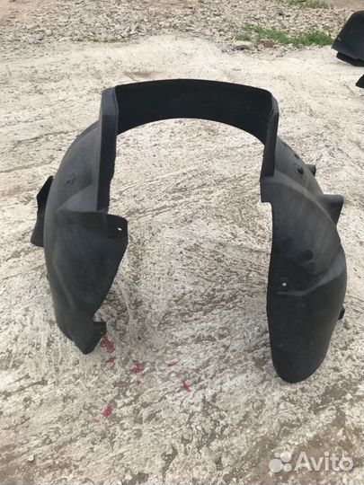 Подкрылок лев. перед. Fiat Punto