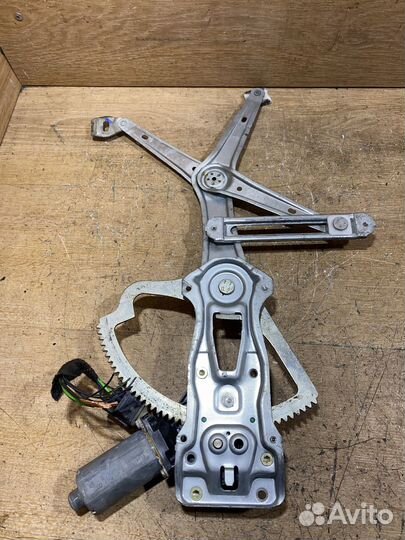 Стеклоподъемник передний левый Mercedes W210 C106