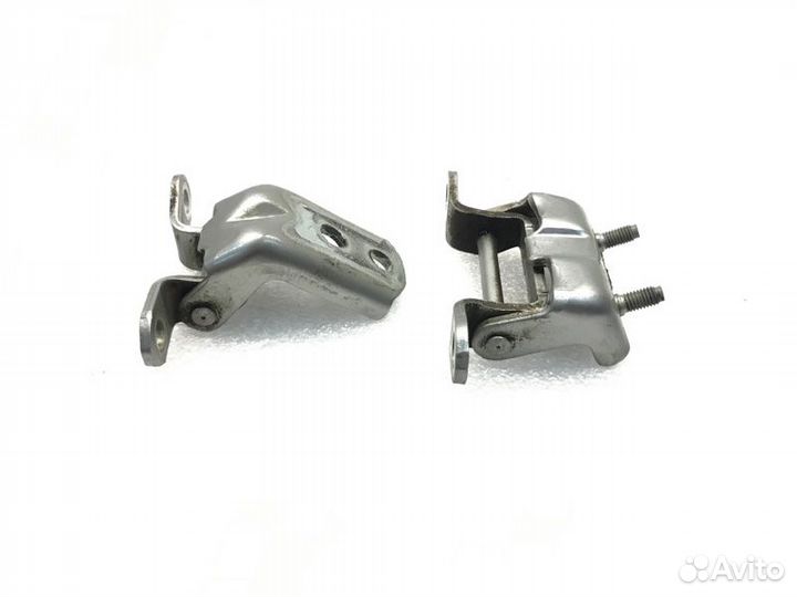 Петля двери задняя правая Nissan Qashqai 1.6 2009