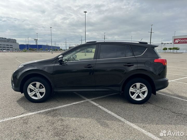 Toyota RAV4 2.2 AT, 2015, 140 000 км