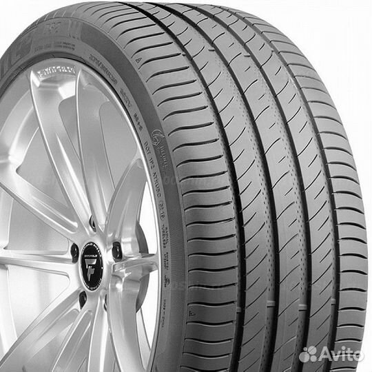 Delinte DS2 215/50 R18 92W