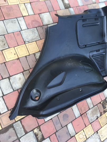 Toyota rav4 2004 обшивка багажника правая нижняя