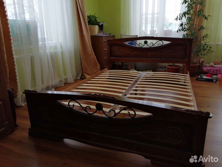 Кровать двуспальная