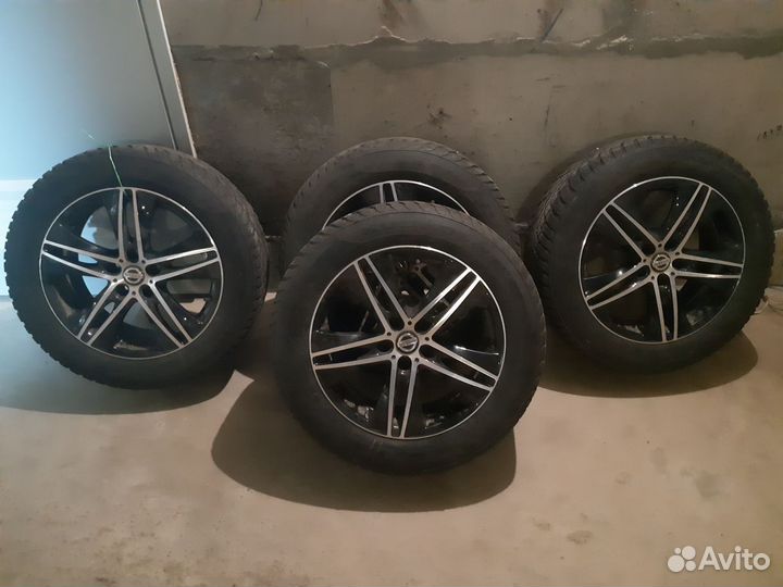 Диски Skad R17 с зимней резиной Kumho 215/60/R17