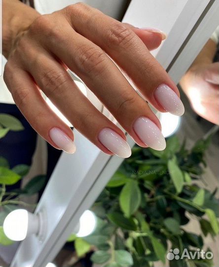 Модель на маникюр