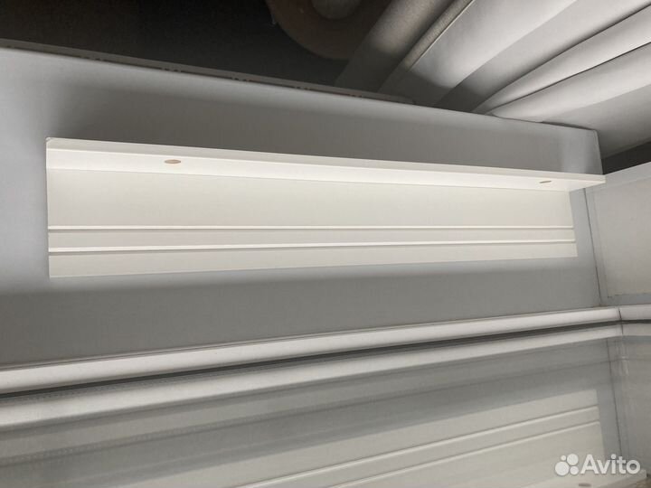 Полка навесная белая