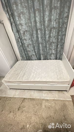 Кровать с матрасом