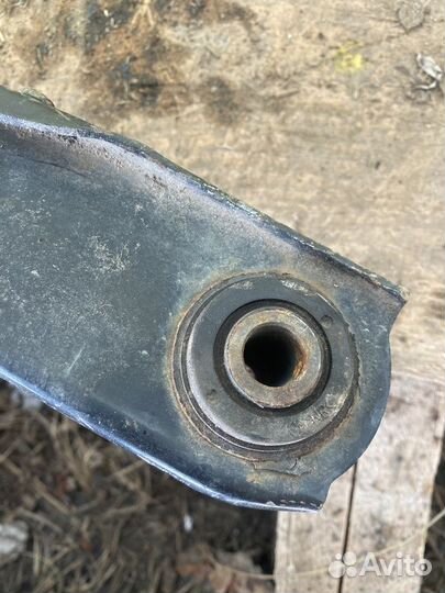 Рычаг передний нижний правый Mitsubishi Pajero Pin