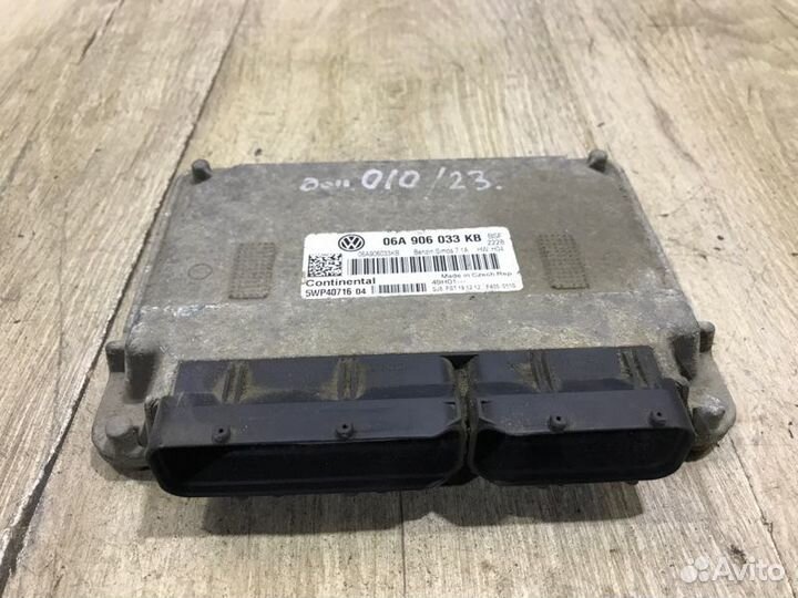 Блок управления двигателем Skoda Octavia A5 1.6