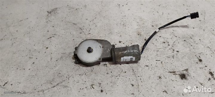 Мотор шторки стекла заднего mersedesbenz W124 84